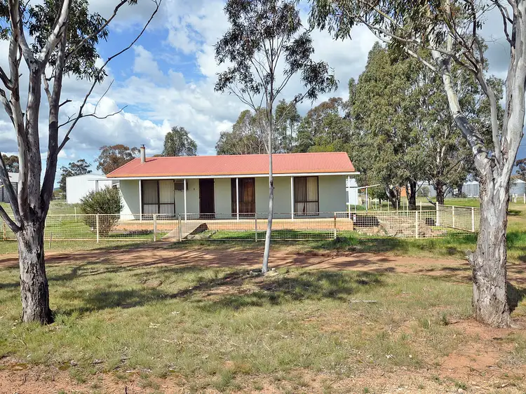 33 Commins Street, Illabo NSW 2590