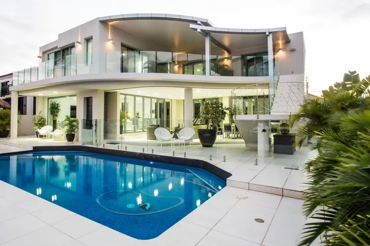 19 The Sovereign Mile, Sovereign Islands QLD 4216