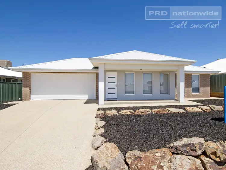 11 Tantoon Circuit, Forest Hill NSW 2651