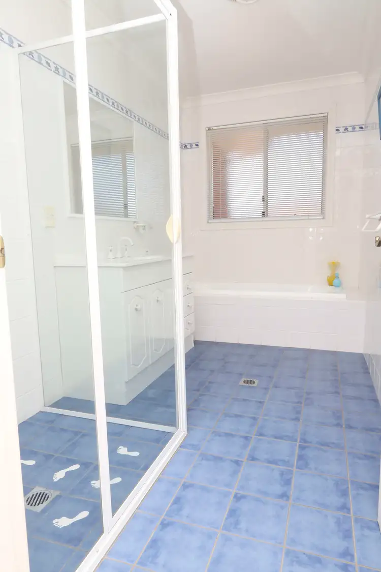 Fifth view of Homely house listing, 1 Theeuff Place, Griffith NSW 2680