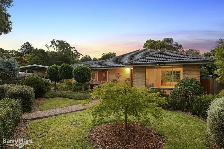 8 Clive Court, Mooroolbark VIC 3138