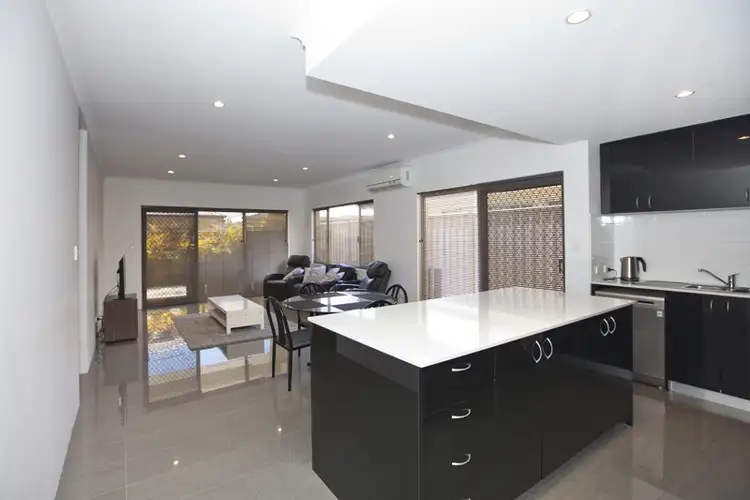 2/3 Kaoriki Court, Maida Vale WA 6057