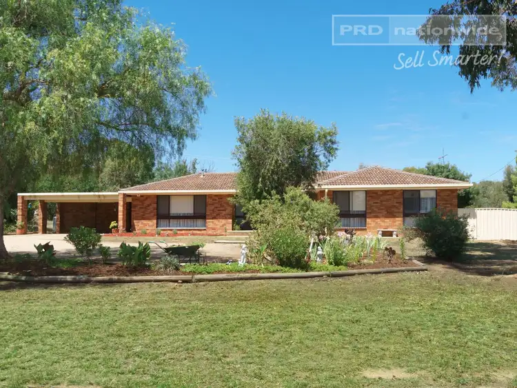 6 Gregadoo Road, Lake Albert NSW 2650