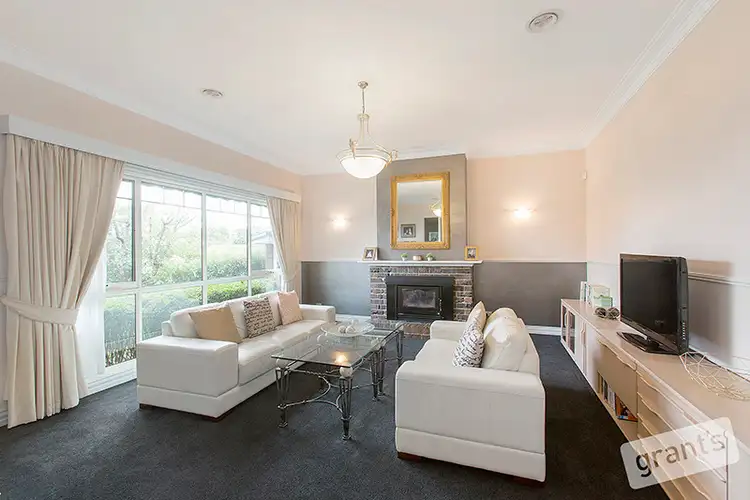 Second view of Homely house listing, 5 Mansell Court, Berwick VIC 3806