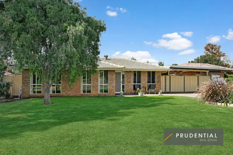 16 Romeo Crescent, Rosemeadow NSW 2560