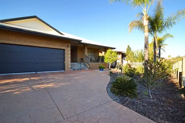 120 Cromwell Drive, Desert Springs NT 870