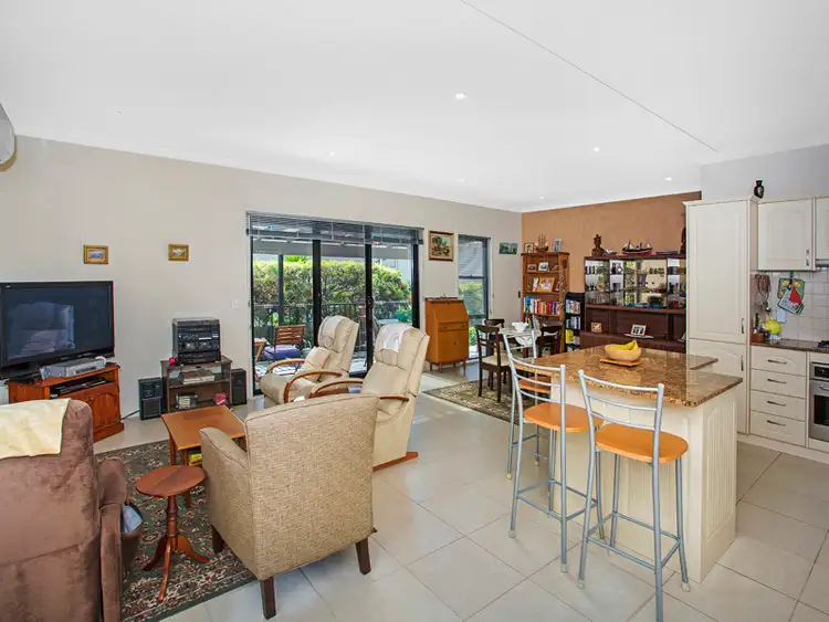 Fifth view of Homely villa listing, 2/31 South Kiama Drive, Kiama Heights NSW 2533