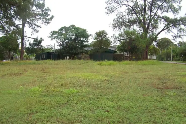 25 LEONIE CRES, Lamb Island QLD 4184