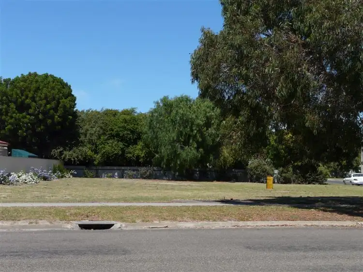 14 Albert Rd, Meningie SA 5264