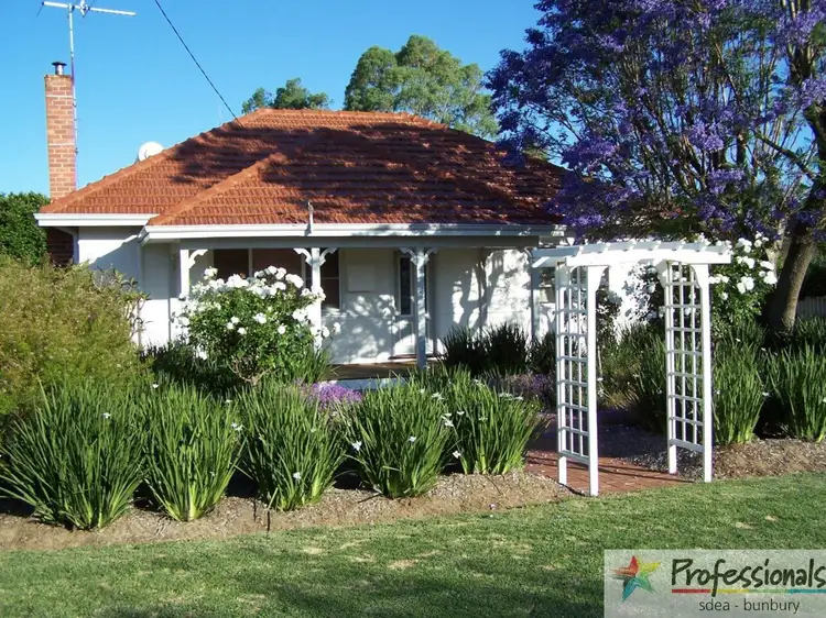 1 Grieves Street, Harvey WA 6220