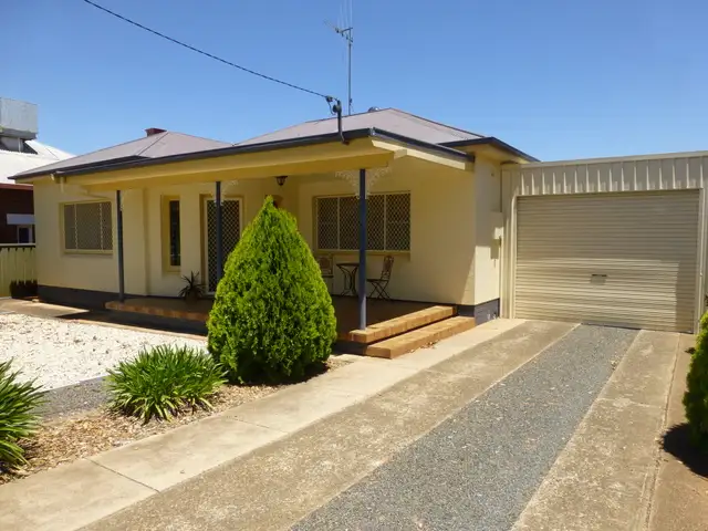 24 Armstrong Street, Parkes NSW 2870