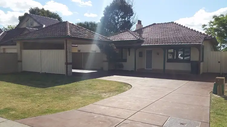 8 Thomas St, Queens Park WA 6107