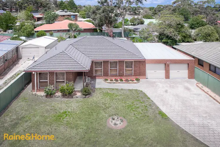 6 Isaacs Close, Sunbury VIC 3429