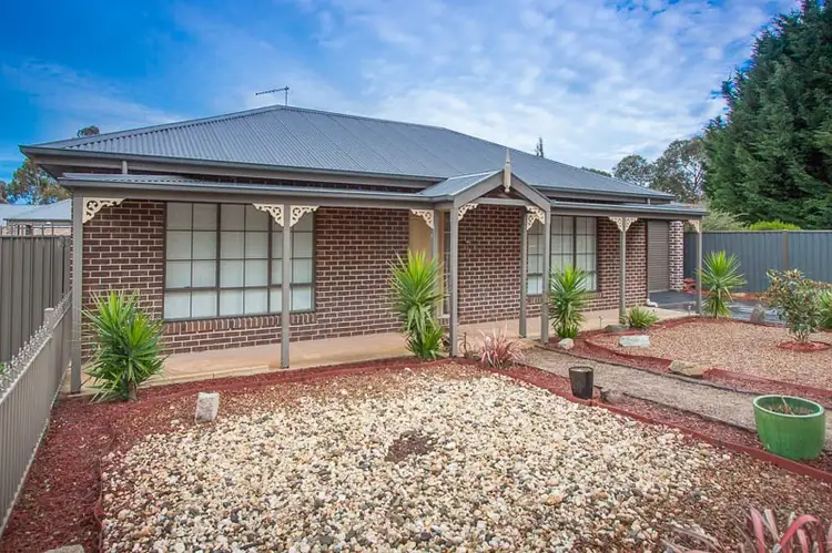 11A Reynolds Grove, Romsey VIC 3434