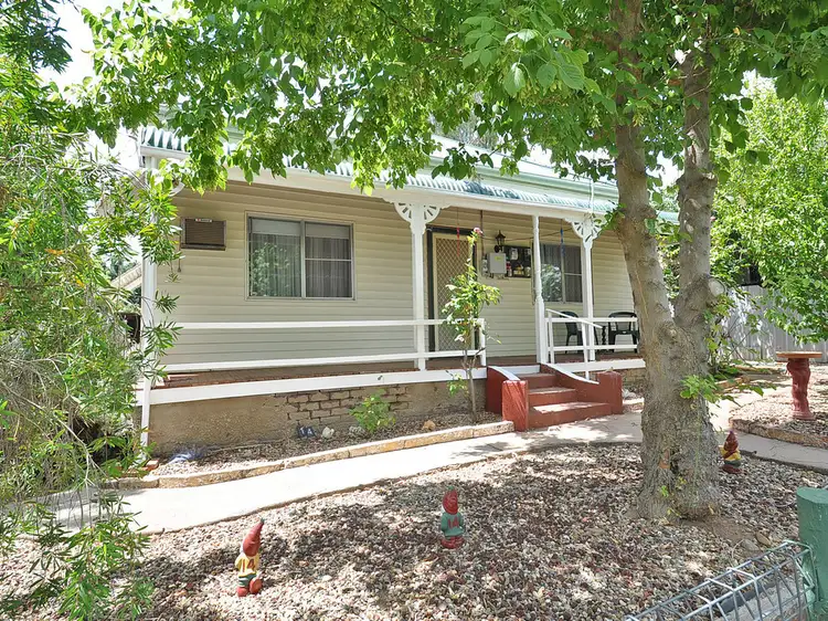 14 Crown Street, Junee NSW 2663