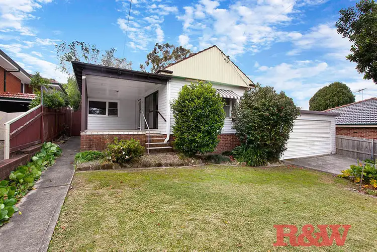 11 Evans Street, Peakhurst NSW 2210
