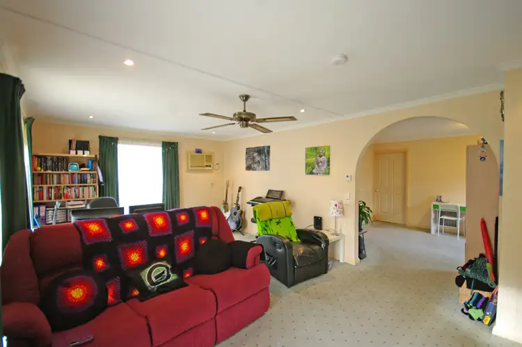 Second view of Homely house listing, 2 Bedford Court, Endeavour Hills VIC 3802