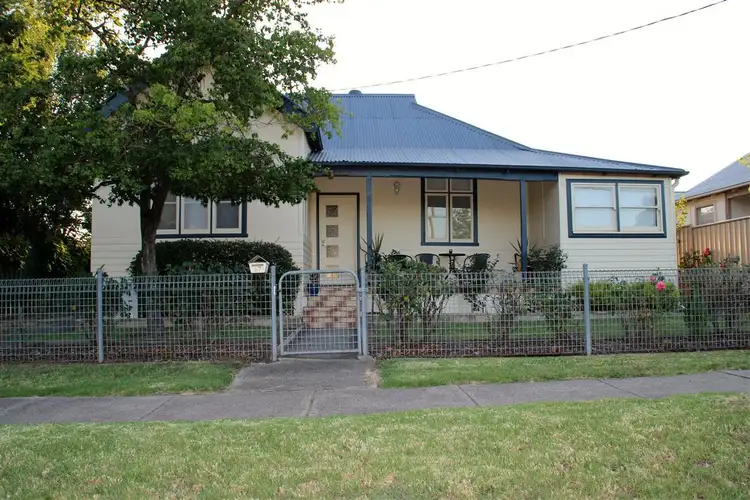 17 Fitzroy Street, Tumut NSW 2720