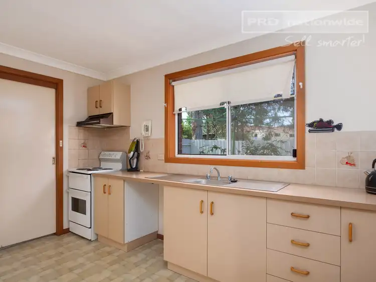 Sixth view of Homely unit listing, 1 & 2/11 Matheson Place, Estella NSW 2650