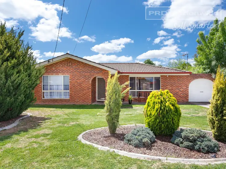 13 Magnolia Parade, Lake Albert NSW 2650