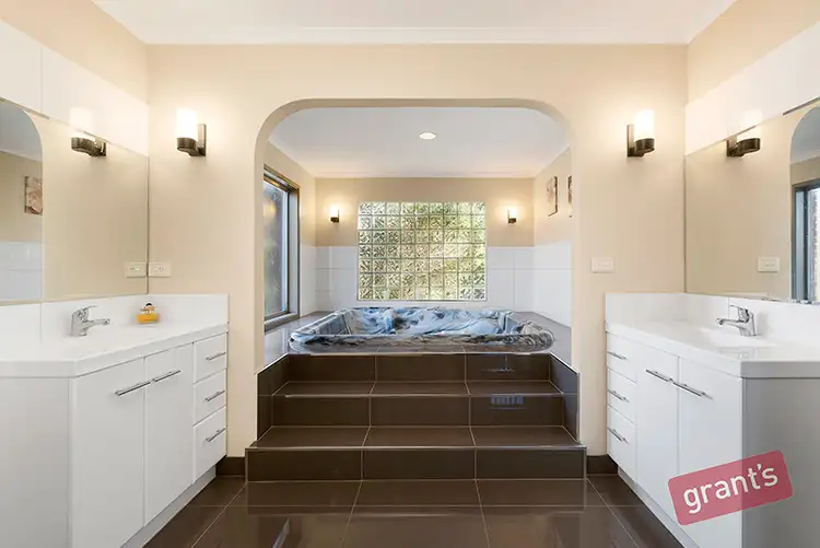 Fourth view of Homely house listing, 6 Temby Close, Endeavour Hills VIC 3802