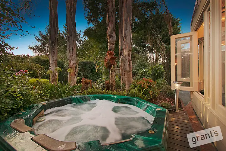 Seventh view of Homely house listing, 4 Furness Court, Berwick VIC 3806