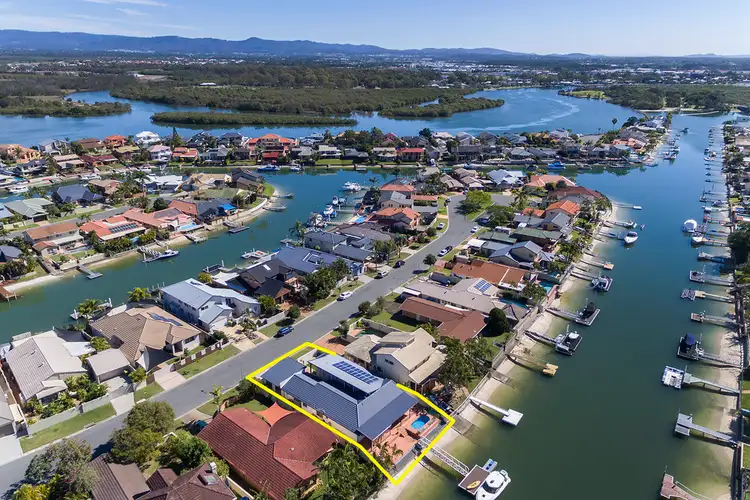 31 Seaspray Street, Paradise Point QLD 4216