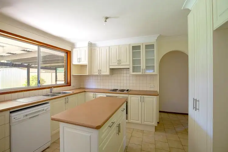 10 Shandlin Place, South Penrith NSW 2750