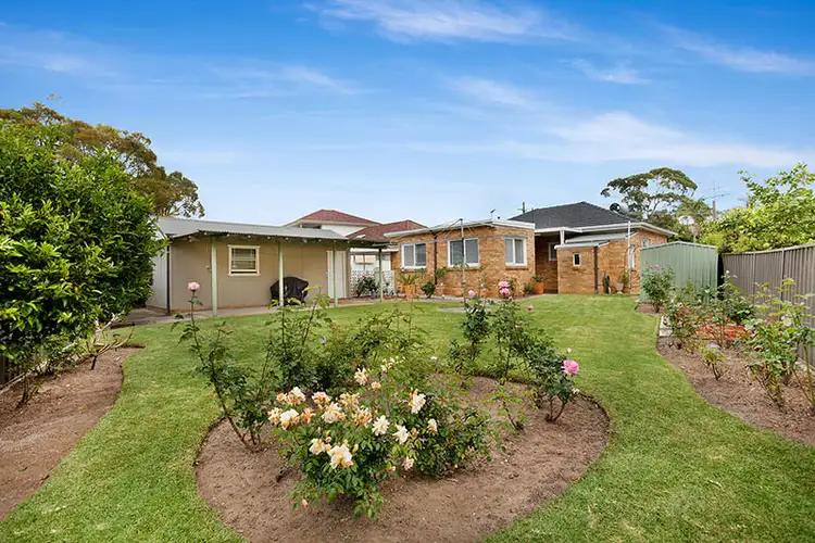 2 Woodford Crescent, Heathcote NSW 2233