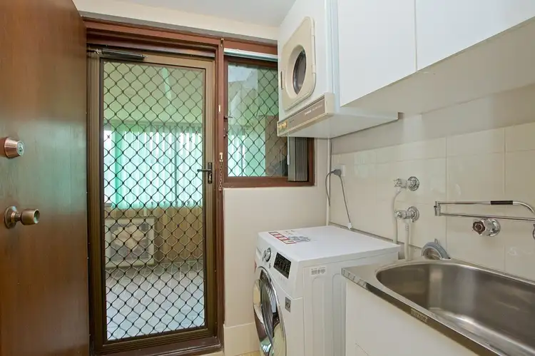 Seventh view of Homely semi-detached listing, 1a Tall Tree View, Swan View WA 6056