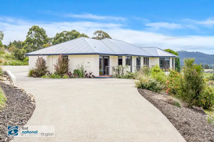 11 Hillview Drive
