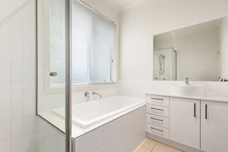 Sixth view of Homely house listing, 18 Silvergrass Court, Croydon VIC 3136