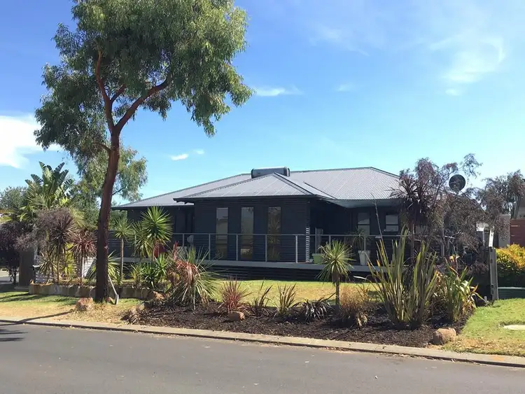 8 Poplar Avenue, Margaret River WA 6285
