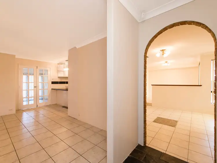 Seventh view of Homely house listing, 4 Logpine Crescent, Camillo WA 6111