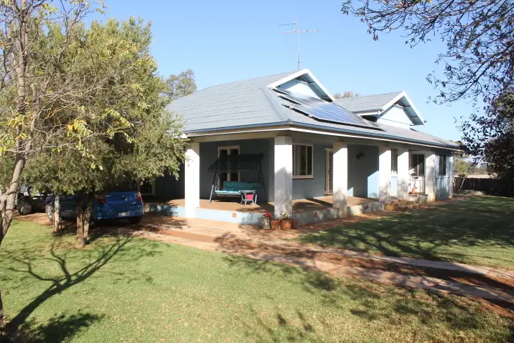 - 'Waratah', West Wyalong NSW 2671