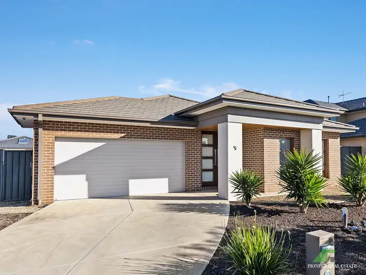 9 Aspera Place, Cranbourne North VIC 3977