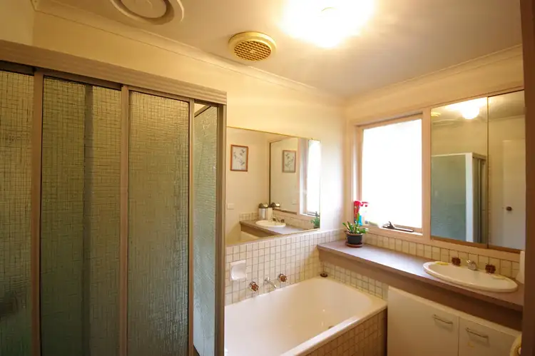 Seventh view of Homely house listing, 8 Hunter Rise, Endeavour Hills VIC 3802