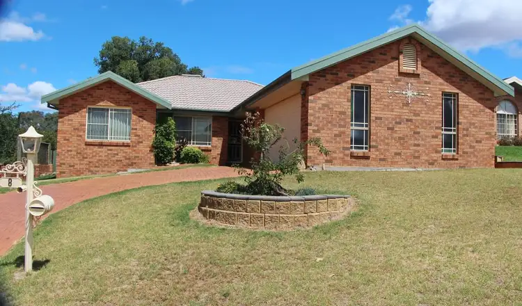 8 Hargreaves, Young NSW 2594