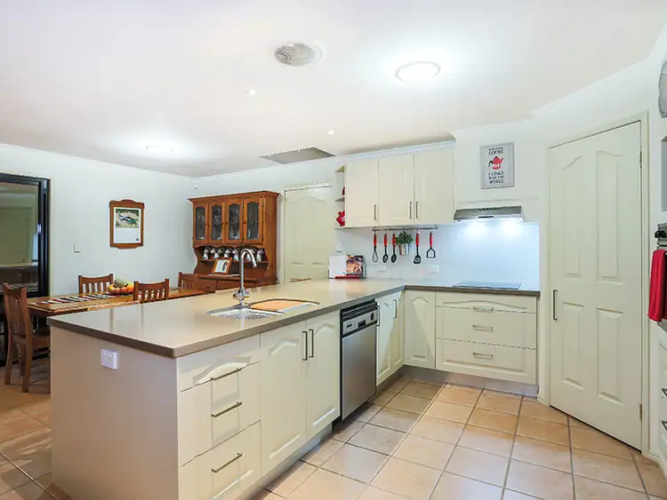 58 Oak Place, Mackenzie QLD 4156