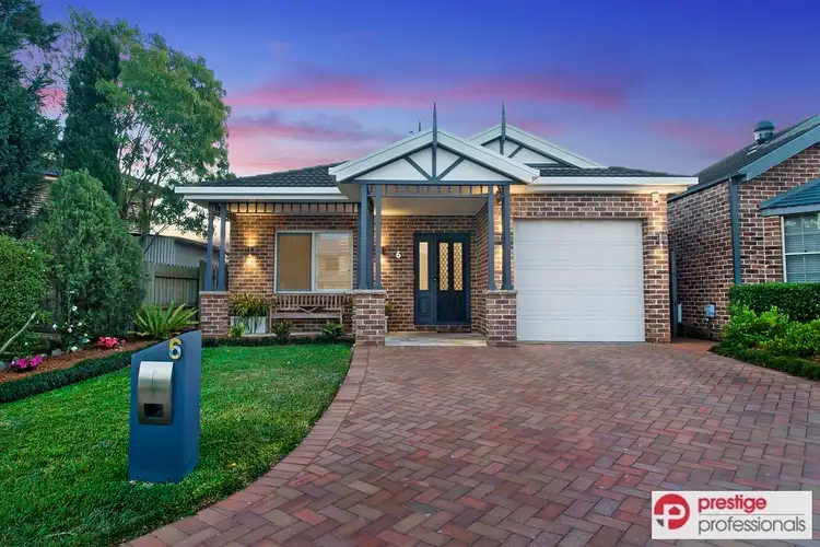 6 Eildon Court, Wattle Grove NSW 2173