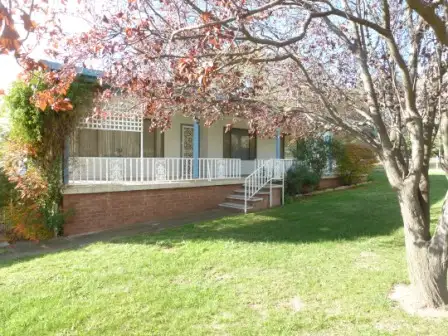 17 Jugiong street, Boorowa NSW 2586