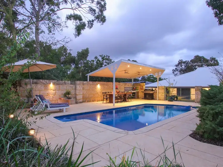 16 Andrew Street, Kalamunda WA 6076