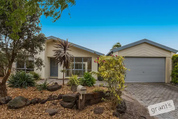38 Heywood Crescent, Cranbourne North VIC 3977