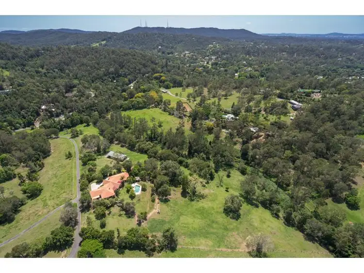 102 Savages Road, Brookfield QLD 4069