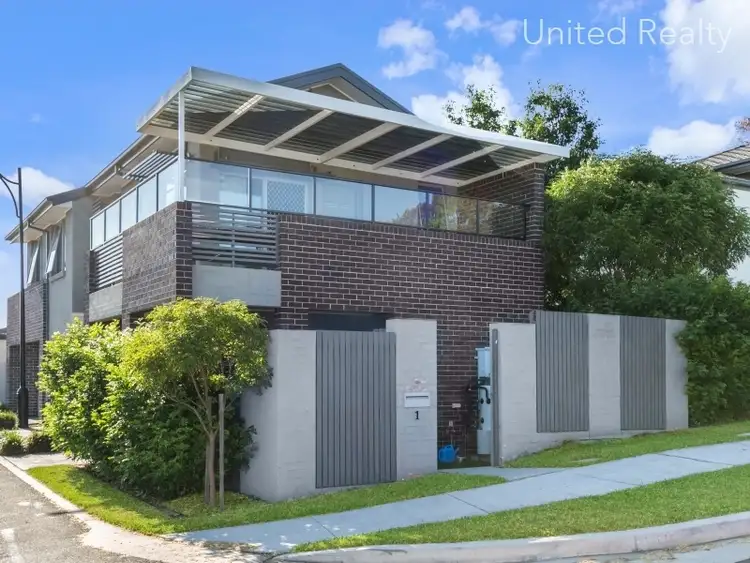 1 Glider Avenue, Middleton Grange NSW 2171