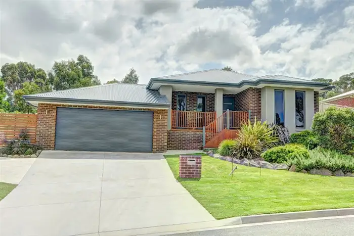 27 Oakbank Drive, Mount Helen VIC 3350