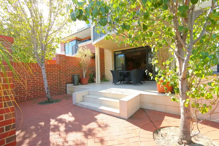 2/164 Aberdeen Street, Northbridge WA 6003