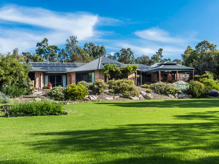 11 Henry George Close, Byford WA 6122