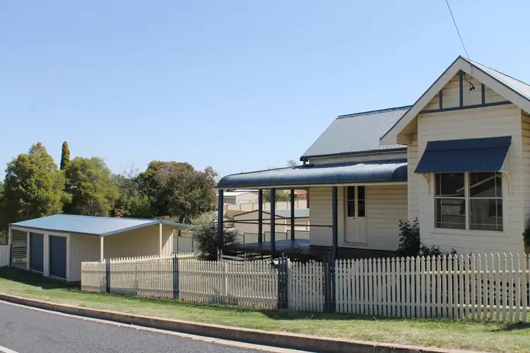 8 Bannockburn Road, Inverell NSW 2360