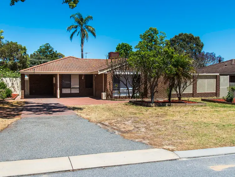 Second view of Homely house listing, 4 Logpine Crescent, Camillo WA 6111